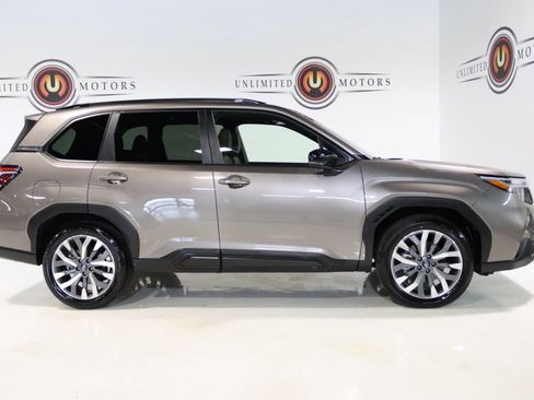 Used 2025 Subaru Forester Touring image 31