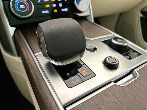 Used 2023 Land Rover Range Rover SE image 12