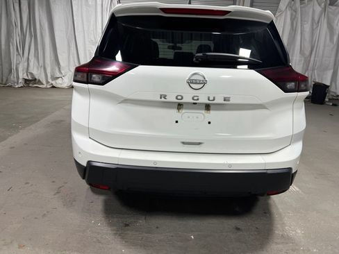Used 2024 Nissan Rogue S FWD image 6