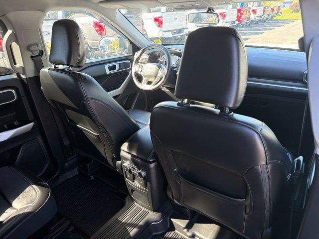Used 2022 Ford Explorer XLT w/ Equipment Group 202A AWD/4WD image 34