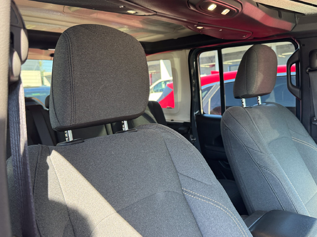 Used 2024 Jeep Wrangler Unlimited AWD/4WD image 17