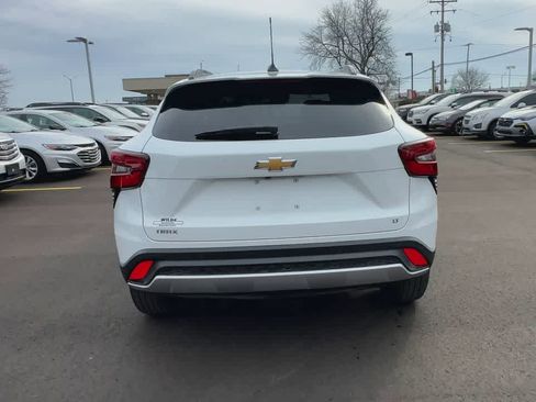 Used 2025 Chevrolet Trax LT w/ LT Convenience Package image 7