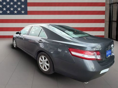 Used 2011 Toyota Camry LE w/ LE Extra-Value Pkg image 4