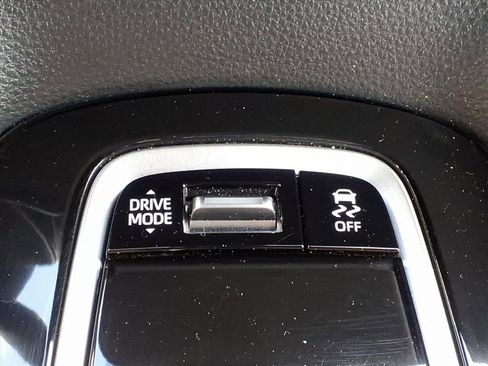 Used 2025 Toyota Corolla SE image 24