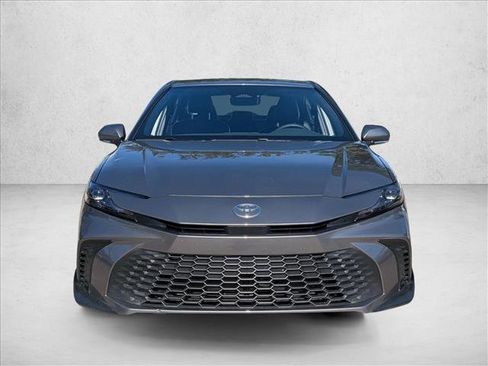 Used 2025 Toyota Camry SE image 2