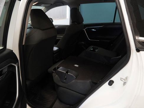 Used 2020 Toyota RAV4 XLE image 20