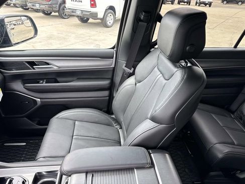 New 2026 Jeep Grand Wagoneer 4WD image 32