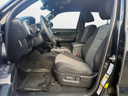 Used 2020 Toyota Tacoma TRD Off-Road image 11