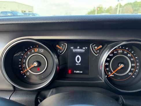 Used 2023 Jeep Gladiator Sport image 18