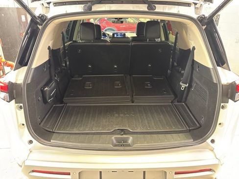 Certified 2025 Nissan Pathfinder Platinum w/ Cargo Package FWD image 23