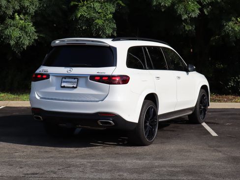 Used 2025 Mercedes-Benz GLS 580 4MATIC image 9
