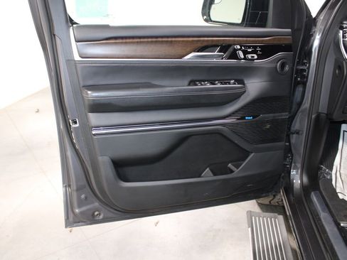 Used 2023 Jeep Grand Wagoneer L Series II image 24