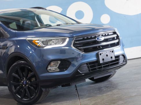 Used 2018 Ford Escape SE w/ SE Sport Appearance Package image 17