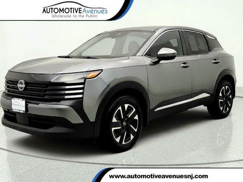 Used 2025 Nissan Kicks SV AWD/4WD image 1