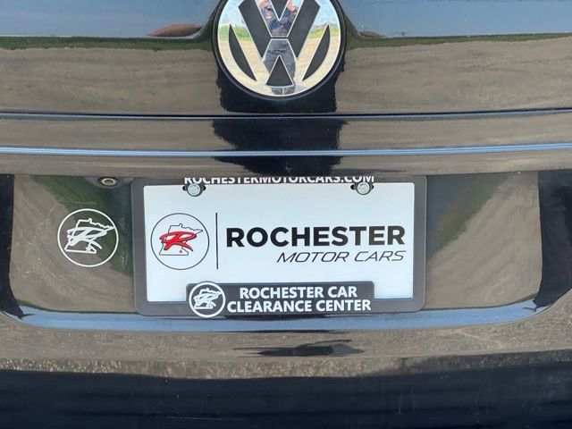 Used 2013 Volkswagen Routan SE FWD image 39