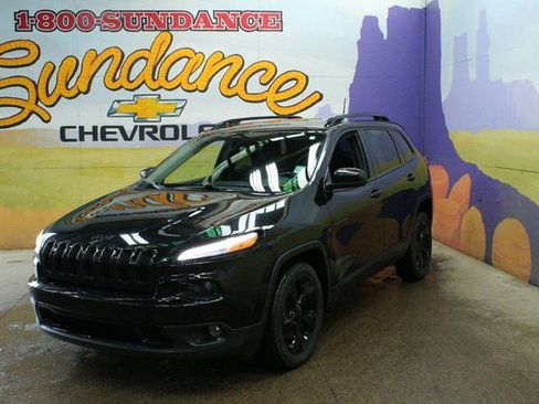 Used 2016 Jeep Cherokee Latitude w/ Cold Weather Group FWD image 7