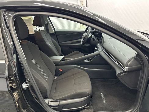 Used 2024 Hyundai Elantra SEL w/ Convenience Package FWD image 13