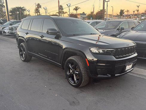 Used 2023 Jeep Grand Cherokee L Laredo image 1