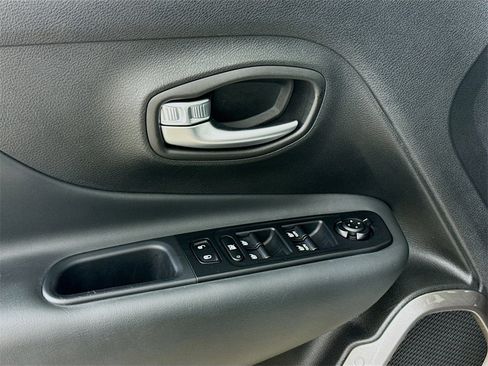 Used 2022 Jeep Renegade Latitude image 19