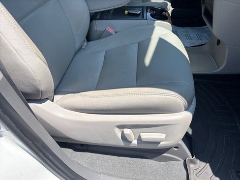 Used 2020 Toyota Sienna XLE w/ XLE Navigation Package FWD image 6