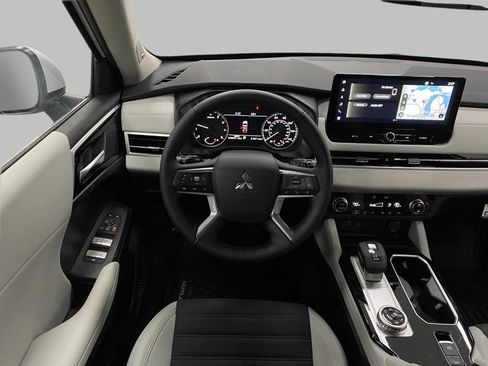 New 2026 Mitsubishi Outlander SE AWD/4WD image 13