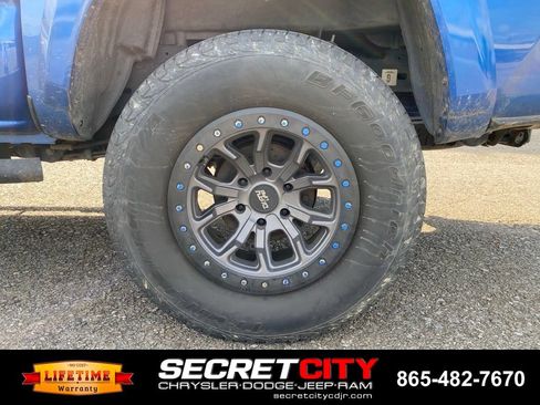 Used 2017 Toyota Tacoma TRD Sport w/ Tow Package (A/T) AWD/4WD image 10