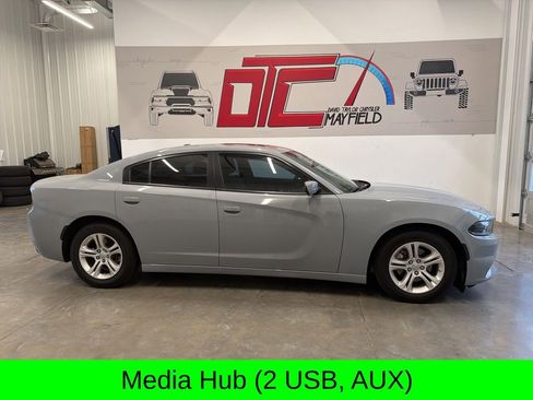 Used 2022 Dodge Charger SXT w/ Leather Interior Group image 2