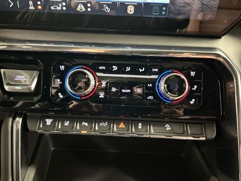 Used 2025 GMC Sierra 2500 Denali Ultimate image 19