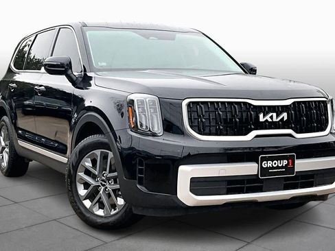 Used 2025 Kia Telluride LX image 3
