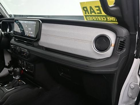 Used 2025 Jeep Wrangler Unlimited Sahara AWD/4WD image 37