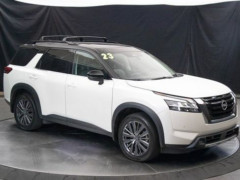 Used 2023 Nissan Pathfinder SL w/ SL Premium Package image 2