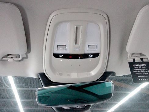 Certified 2025 Volvo XC90 T8 Plus w/ Protection Package Premier image 33