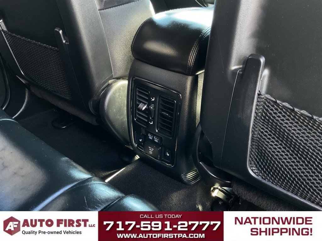 Used 2019 Jeep Grand Cherokee Limited w/ Luxury Group II AWD/4WD image 17