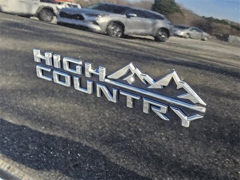 Used 2022 Chevrolet Traverse High Country image 17