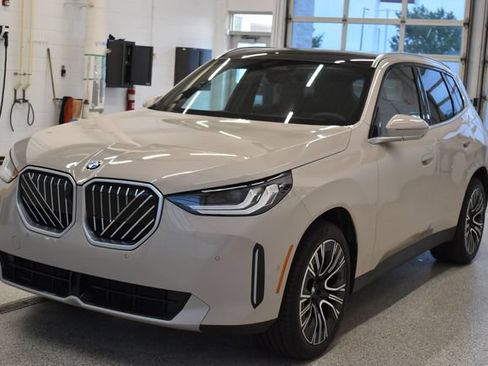 Used 2025 BMW X3 xDrive30i w/ Premium Package AWD/4WD image 9