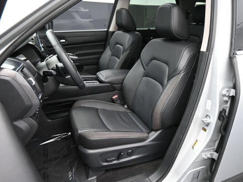 Used 2024 Nissan Pathfinder SL w/ SL Premium Package FWD image 16