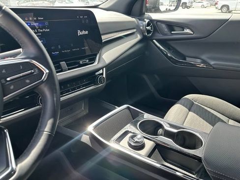Used 2026 Chevrolet Equinox LT AWD/4WD image 24