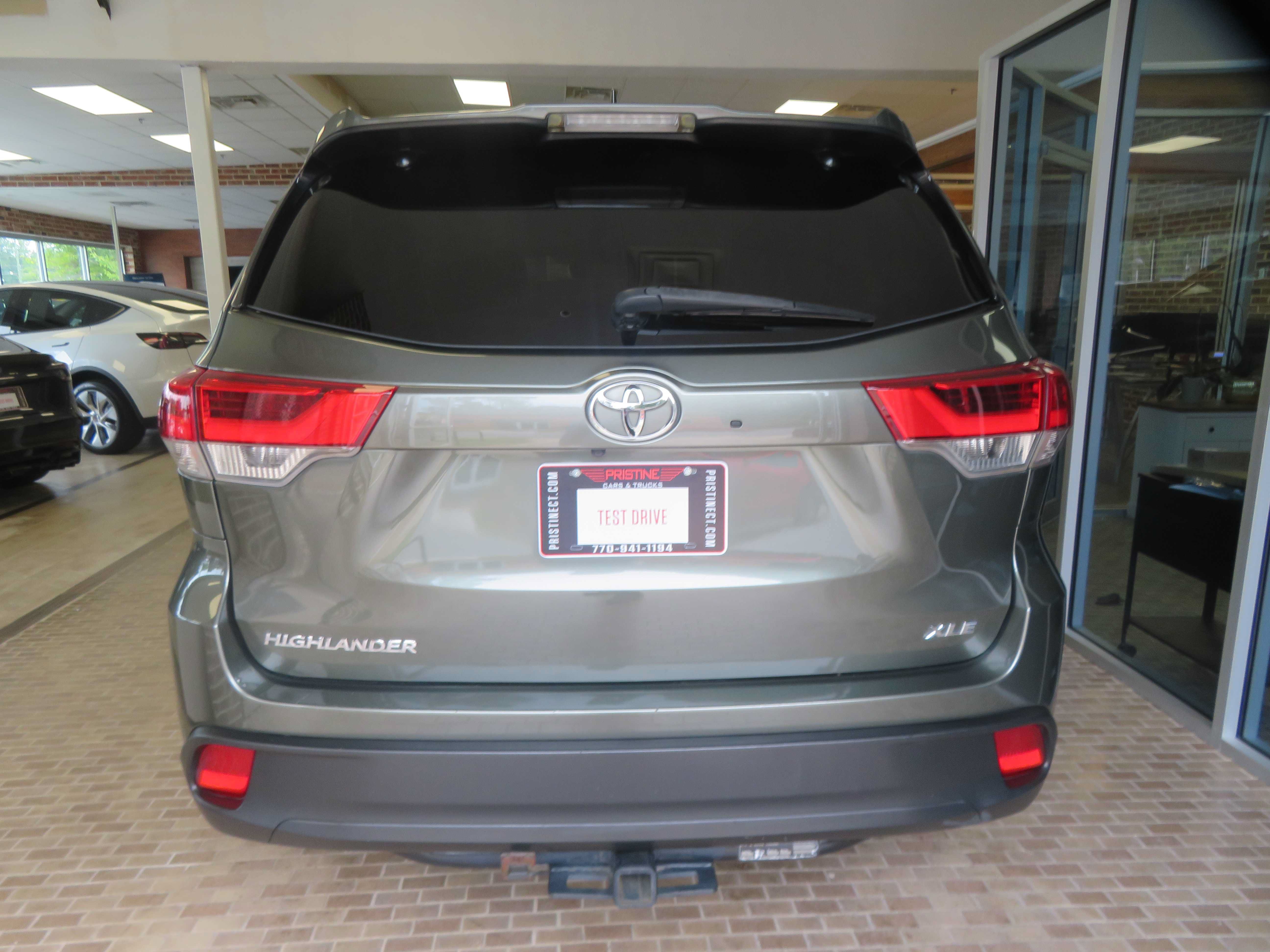 Used 2019 Toyota Highlander XLE FWD image 5