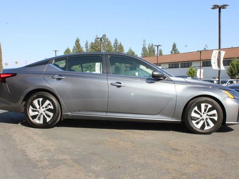 Used 2023 Nissan Altima 2.5 S FWD image 38