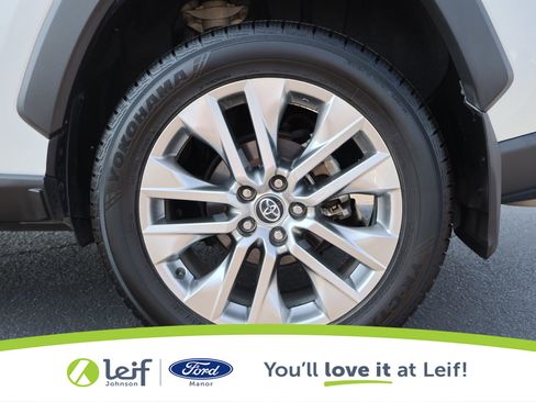 Used 2021 Toyota RAV4 XLE Premium image 14