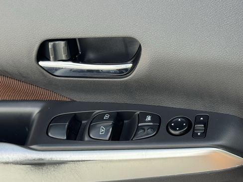 Used 2020 Nissan Kicks SR image 27