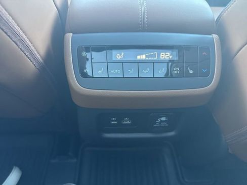 Used 2025 Nissan Pathfinder Platinum image 19