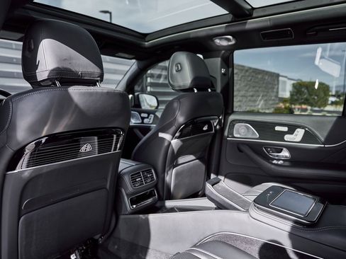 Used 2021 Mercedes-Benz Maybach GLS 600 4MATIC image 32