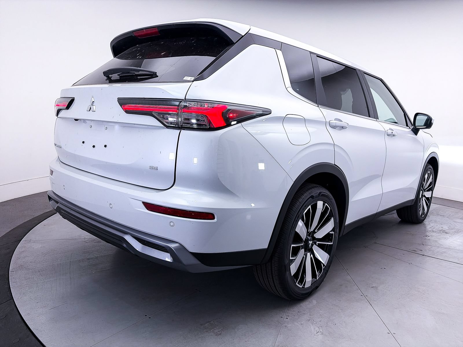 Used 2026 Mitsubishi Outlander SE FWD image 7