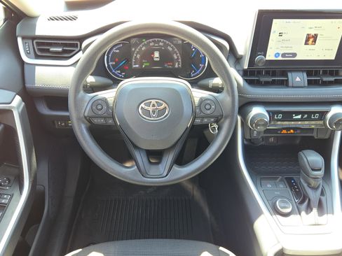 Certified 2025 Toyota RAV4 LE image 17