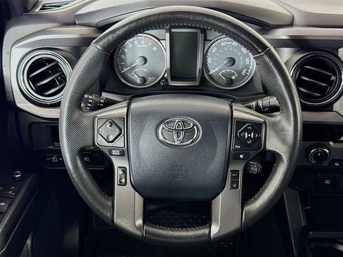 Certified 2018 Toyota Tacoma TRD Off-Road image 12