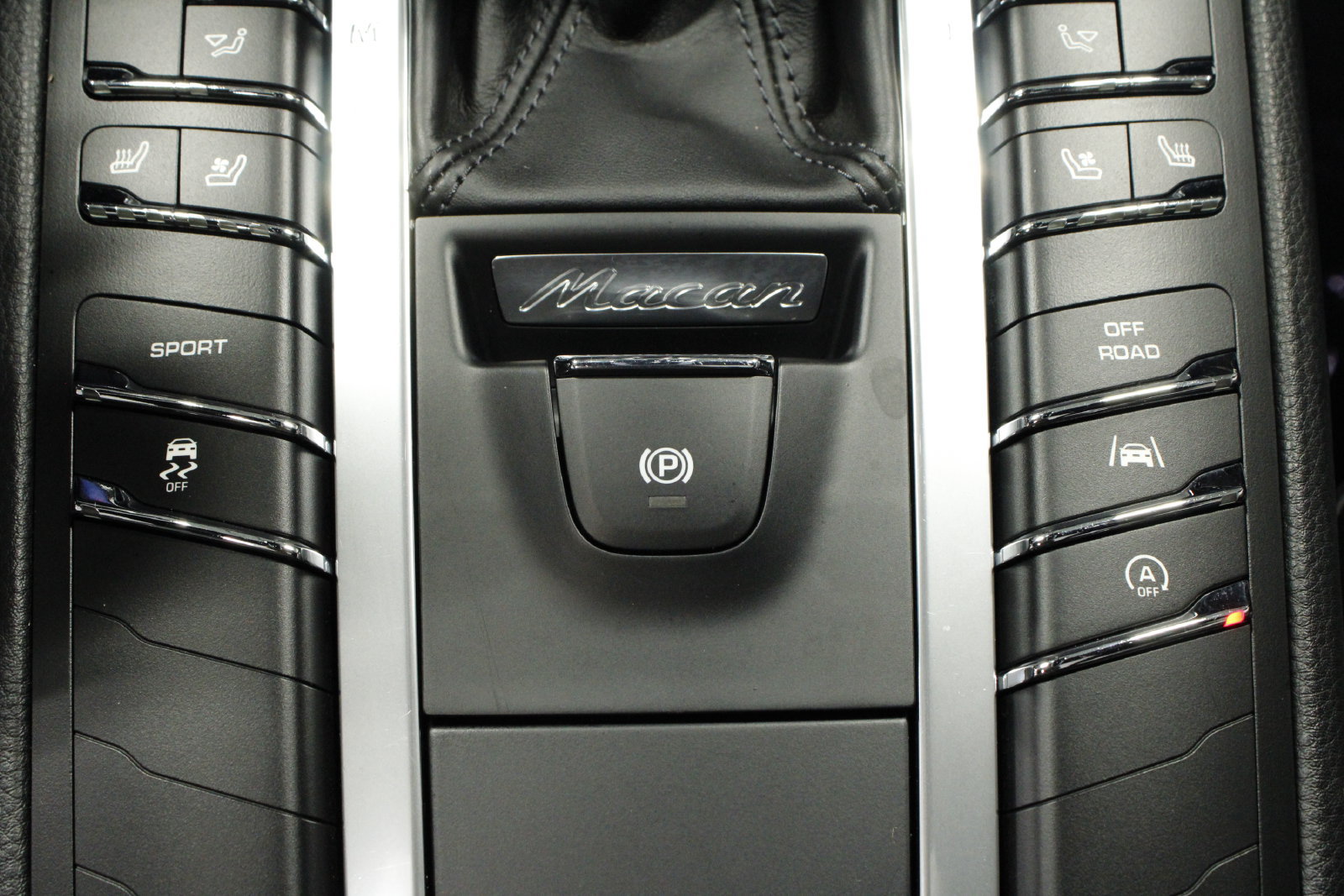 Used 2018 Porsche Macan AWD/4WD image 31