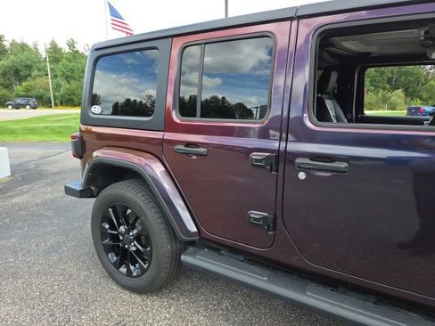 Used 2024 Jeep Wrangler Unlimited Sahara w/ Technology Group AWD/4WD image 11