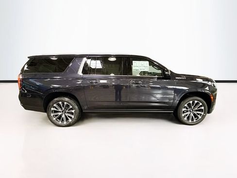 New 2026 Chevrolet Suburban High Country AWD/4WD image 5
