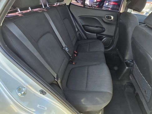 Used 2021 Hyundai Venue SE image 19